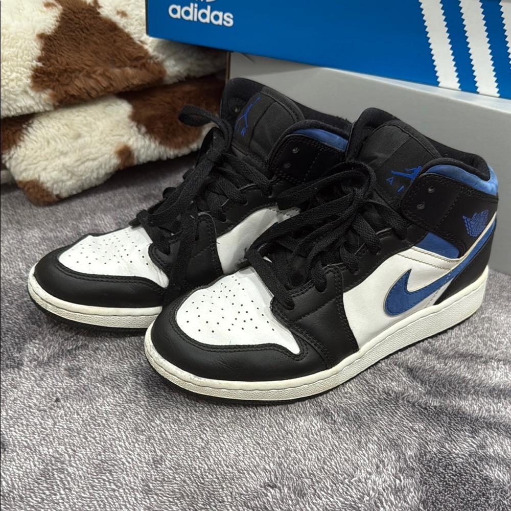 Black and White High-Top Sneakers with Blue Accents Jordan racer mod